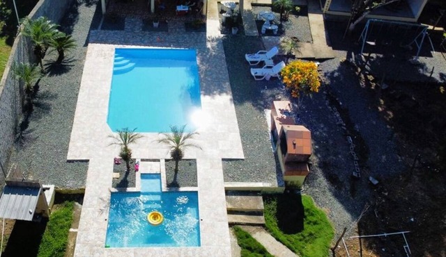Charming 4-bedroom house with AC and WiFi rio Piscina inpMonseñor Nouel