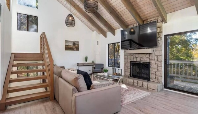 Charming 4-bedroom house with WiFi and AC in awesome Lake Arrowhead