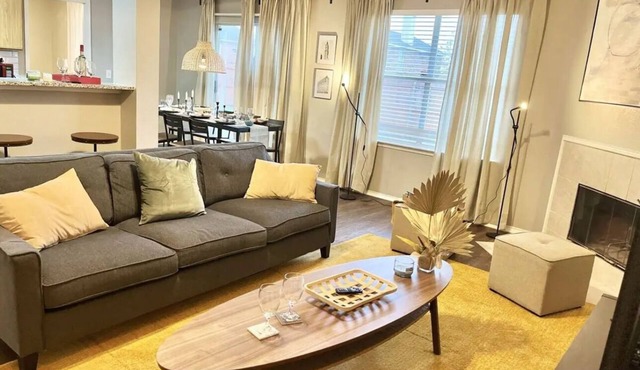 Charming 4-bedroom home in Glenn Heights. Sleeps 9 guests!