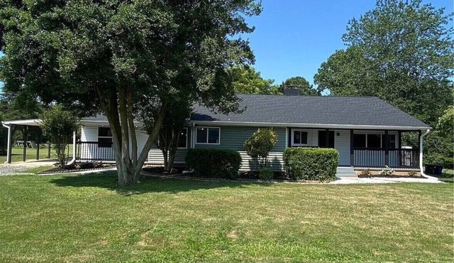 Charming 4-bedroom house with AC and WiFi in wonderful Winston-Salem