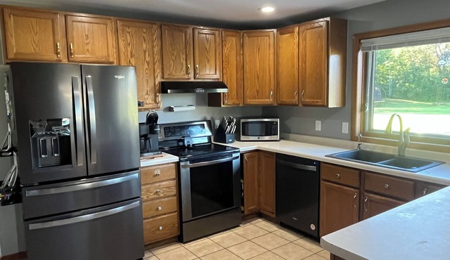 Charming 4-bedroom - 20min from Lambeau!