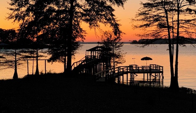 Charming 4-bedroom, 3 Bath Lake House on Toledo Bend Lake