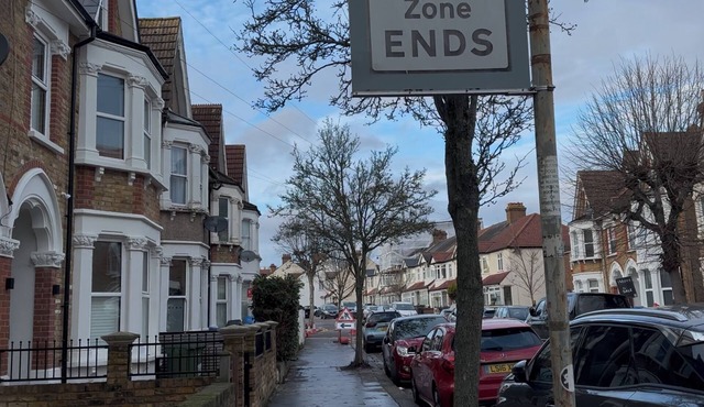 Charming 4-bedroom apartment in lively London neighborhood