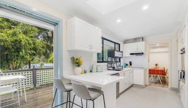 Charming 4-bedroom house with AC, WiFi in tranquil Castle Hill