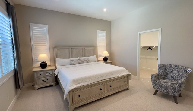 Charming 4-bedroom bed & breakfast in peaceful location with AC