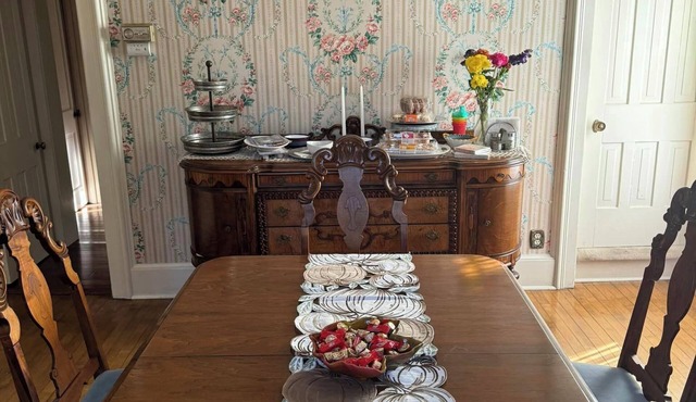 Charming 4-bedroom bed & breakfast in delightful Monroe with WiFi, AC