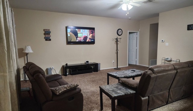 Charming 4-bedroom bungalow with AC and WiFi in lovely Killeen