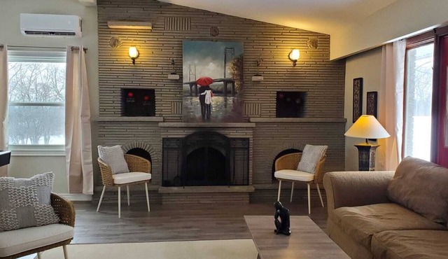Charming 4-bedroom house in Caledon East with WiFi, AC