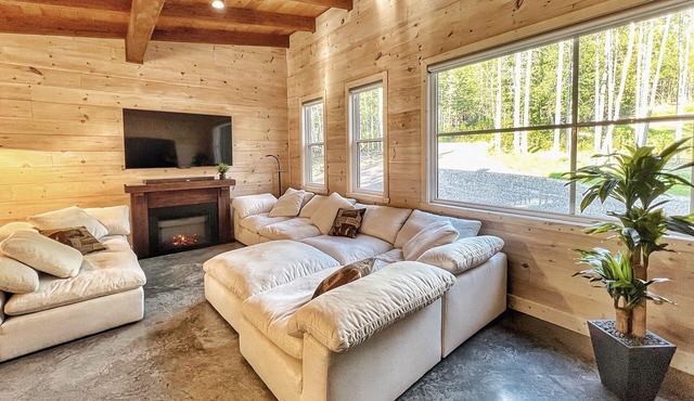 Charming 4-bedroom chalet with AC and WiFi in fabulous New Richmond