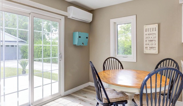 Charming 4-bedroom cottage with WiFi and AC in fabulous Southampton