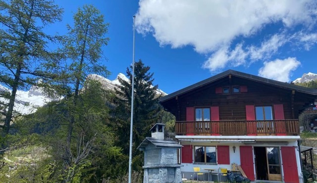 Charming 4-bedroom Chalet in Ovronnaz – Panoramic Views & Luxury Comfort & WiFi