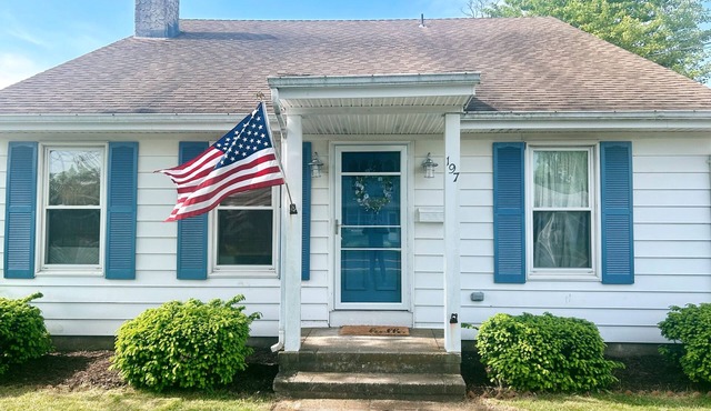 Charming 4-bedroom cottage with WiFi and AC in Bay Head