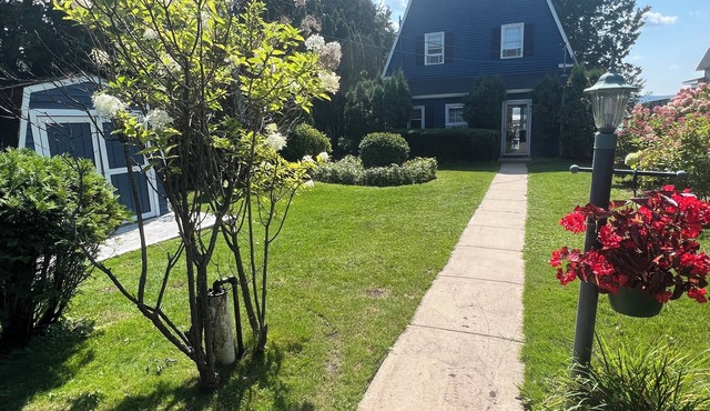 Charming 4-bedroom cottage in adorable Oden with WiFi, AC