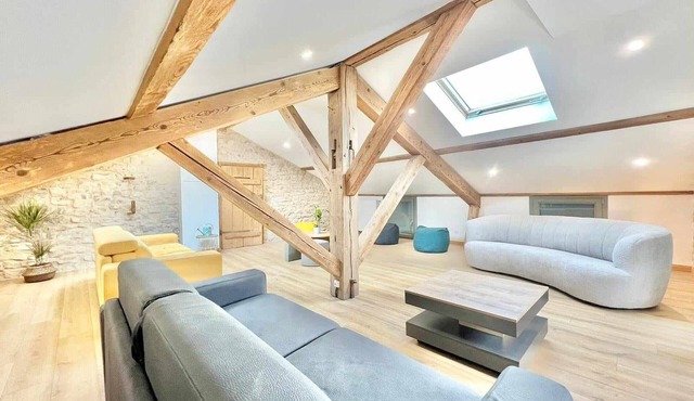 Charming 4-Bedroom Cottage with Modern Comfort