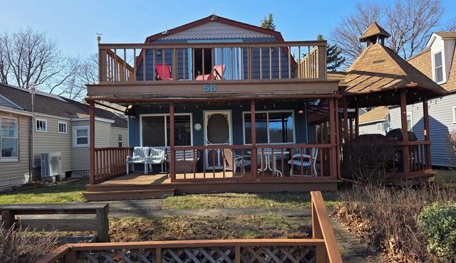 Charming 4-bedroom cottage on peaceful Sunset Island