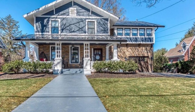 Charming 4-bedroom craftsman house in Abingdon with WiFi and AC