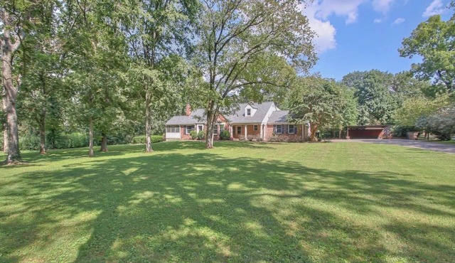 Charming 4-bedroom estate with AC and high-speed Wi-Fi in Nashville!