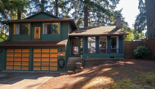 Charming 4-bedroom family home in Beaverton with AC, fitness room, WiFi