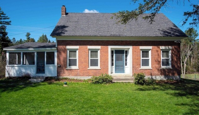 Charming 4+bedroom farm stay just 10 minutes from downtown Barre