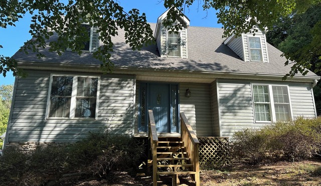 Charming 4-bedroom farmhouse on 11 acres, Pool, AC, Fire pit and WiFi in Celina