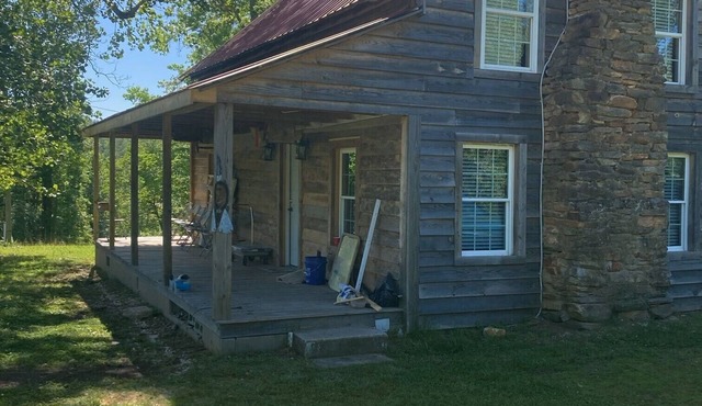 Charming 4-bedroom farmhouse w/WiFi, AC in lovely Eastatoee Valley, Sunset, SC.
