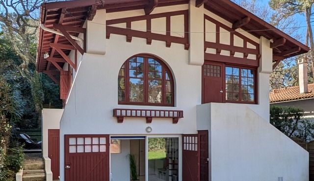 Charming 4-Bedroom Villa with Terrace, Summer Kitchen, Parking Near Corniche and Pyla Dunes