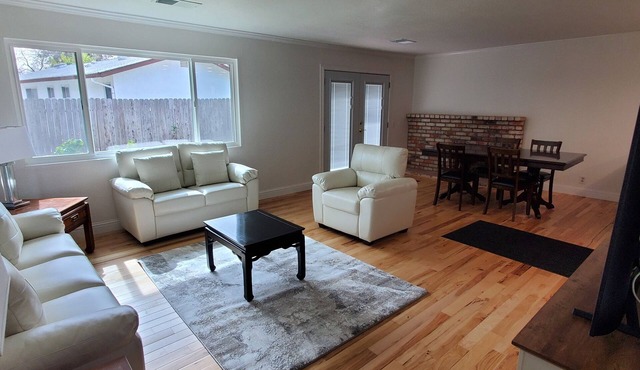 Charming 4-bedroom Fully Furnished House in Davis with AC