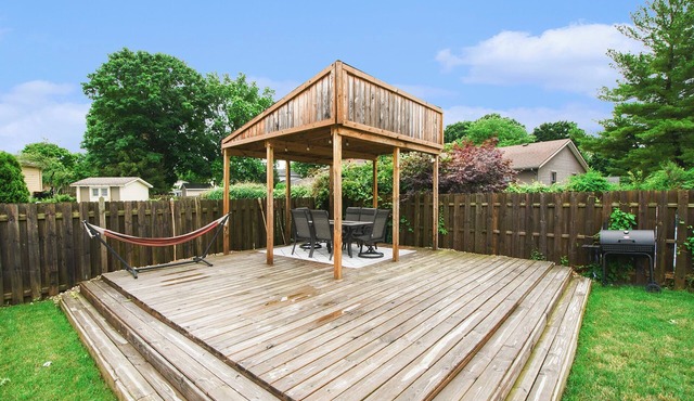 Charming 4-bedroom house with AC, WiFi, and a swimming pool in Grandville