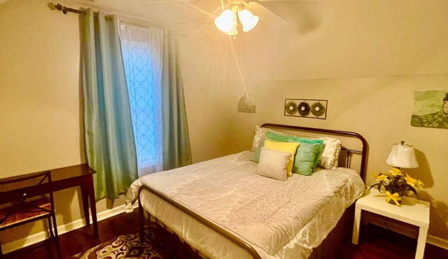 Charming 4-bedroom house with WiFi, fitness room in Hope Mills