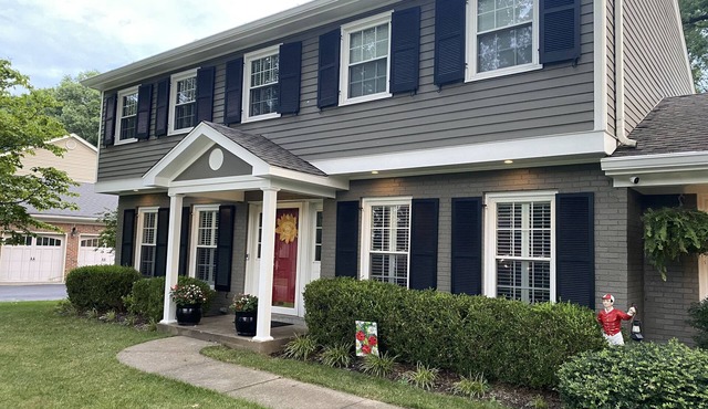 Charming 4-bedroom house with WiFi and AC in Louisville.
