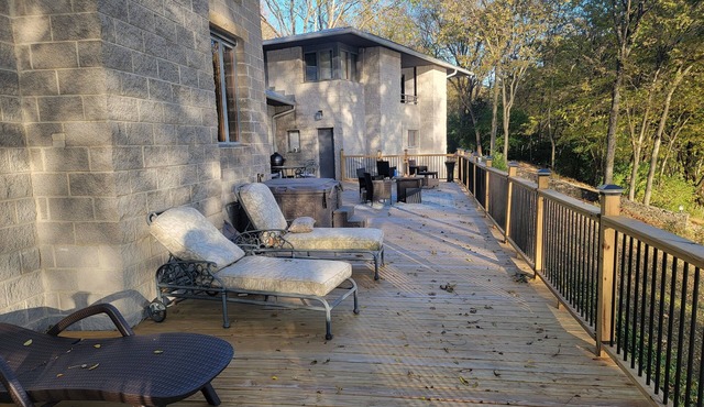 Charming 4-bedroom house with WiFi and AC directly on the Ohio River with dock.