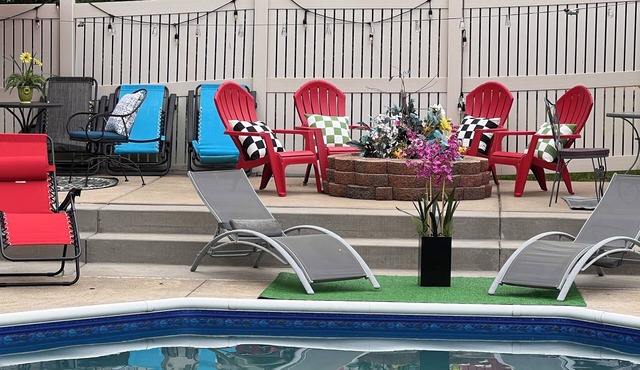 Charming 4-bedroom house with fitness room and AC in New Castle.