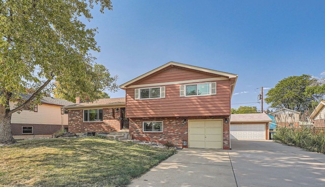 Charming 4-bedroom house in Northglenn with AC, WiFi. Enjoy your stay!