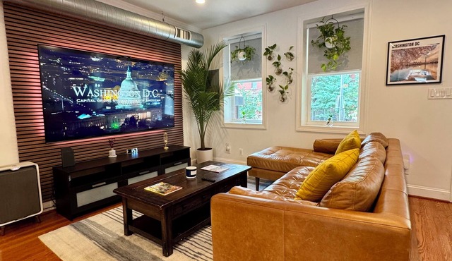 Charming 4-bedroom house with WiFi and AC in enchanting Washington