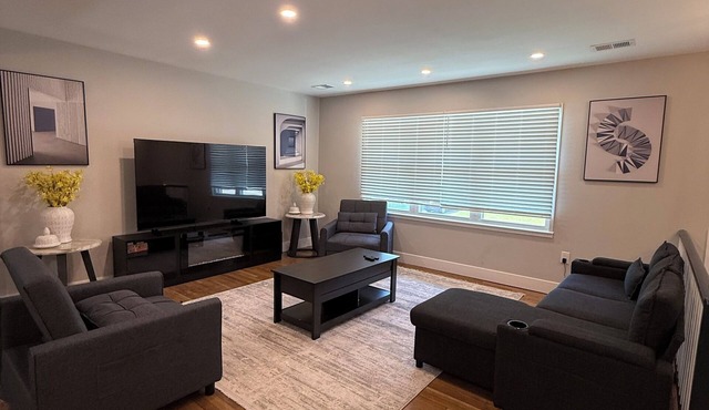 Charming 4-bedroom house with WiFi and AC in Woodbridge