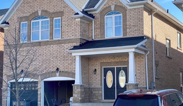 Charming 4-bedroom house with WiFi and AC in peaceful Shelburne