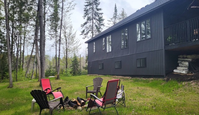 Charming 4-bedroom house with WiFi, fitness room in welcoming Tory Hill