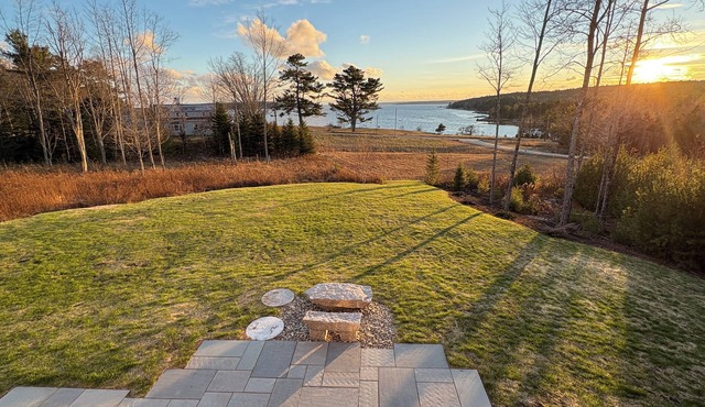 Charming 4-bedroom house in Blue Hill with WiFi