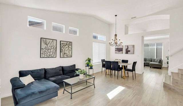 Charming 4-bedroom house in Elk Grove with WiFi and AC