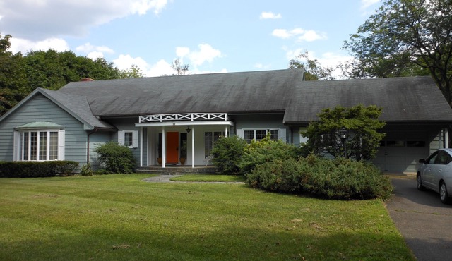 Charming 4-bedroom house in gorgeous Ellington with AC