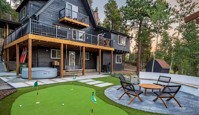 Charming 4-bedroom house in Evergreen perfect for your getaway