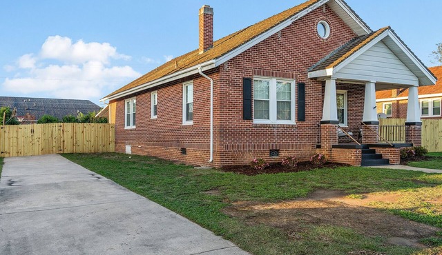 Charming 4-bedroom house with AC and WiFi in lovely Greenwood