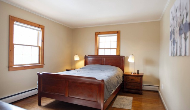 Charming 4-bedroom home with AC and WiFi close to downtown historic Honesdale