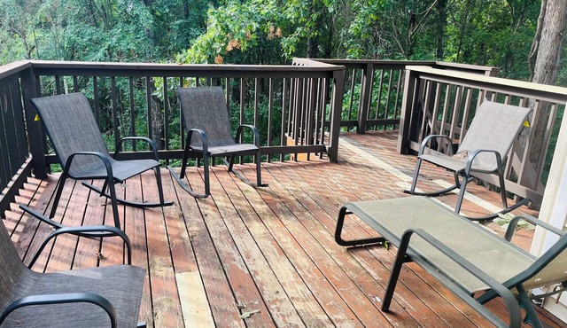 Charming 4-bedroom house in cool Nashville with WiFi, AC