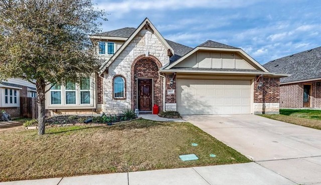 Charming 4-bedroom house with Greenbelt views in Oak Point