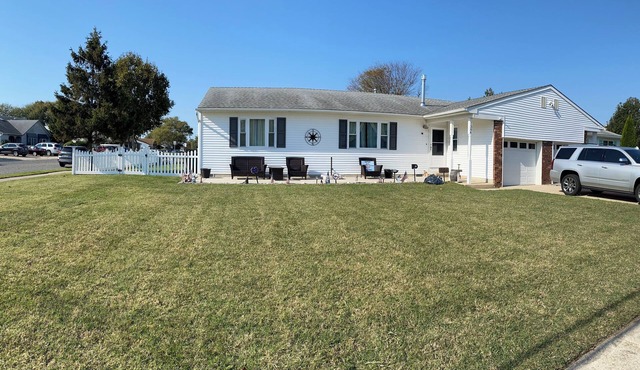 Charming 4-bedroom home in Cape May. Newly updated, AC, WiFi, gas fireplace