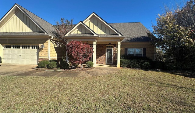 Charming 4-bedroom home in lovely LaGrange 15 minutes from Great Wolf Lodge