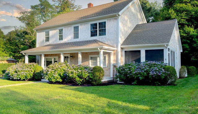 Charming 4-bedroom home in marvelous Tisbury walking distance to shops and ferry