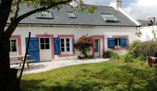 Charming 4-bedroom house near beach and center