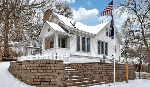 Charming 4-bedroom House, Full Amenities, Entertainment, Pet & Family Friendly